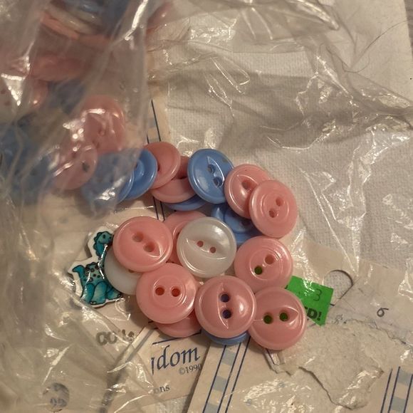 Bundle of La Mode , Daisy Kingdom and More Buttons - Picture 2 of 5